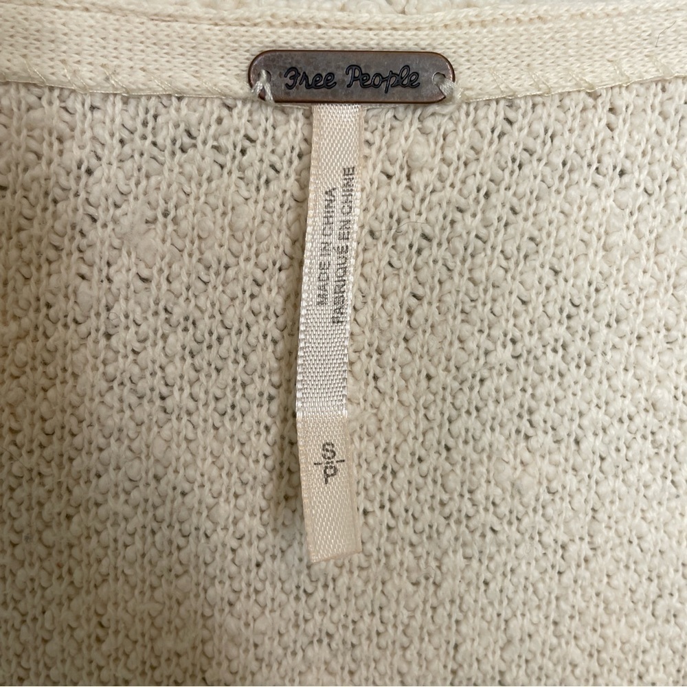 Free People Ivory/Cream Bouclé V Neck Crop Top High Low Hem Boxy Fit Size S - Picture 14 of 14